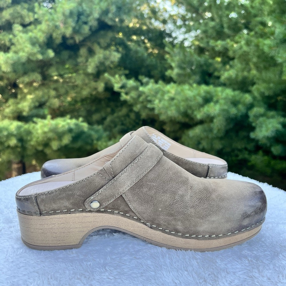 Dansko Berry Burnished Clogs Womens EU 38 | US 7.5-8 Brown Mushroom Swivel Strap - Picture 6 of 9